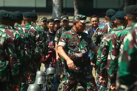 450 Prajurit Yonif Raider 300 Brawijaya Jaga Perbatasan Indonesia Papua