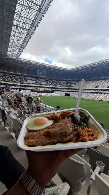 Comparativo entre o feijão tropeiro da Arena MRV e o tradicional Mineirão