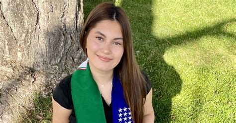Estoy orgullosa de quien soy esta alumna latina exige que la dejen usar en su graduación un