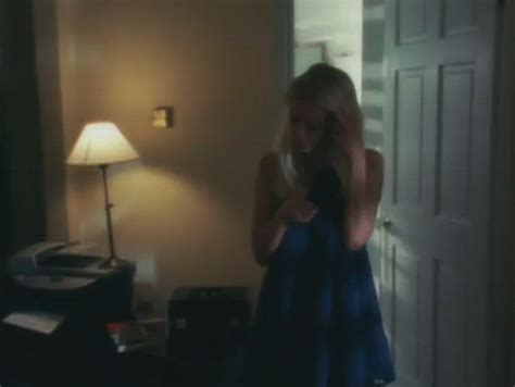 Jenna Jameson Using Tip Of The Comb As A Dildo Scrolller