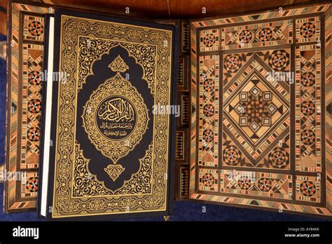 Quran With Stand Banque De Photographies Et Dimages à Haute Résolution Alamy