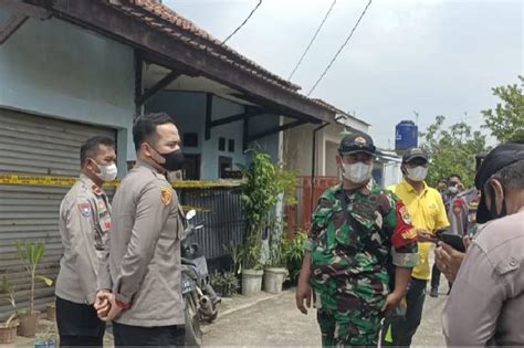 Mayat Membusuk Dalam Rumah Gemparkan Warga Di Bekasi