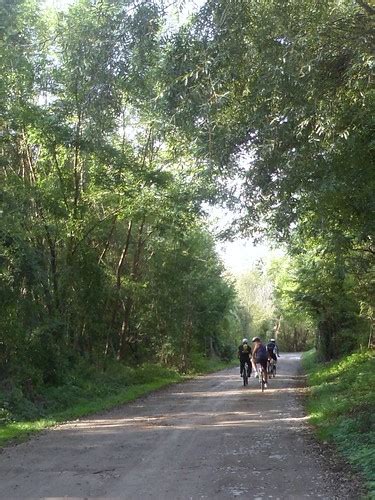 Cyclistes Sur L Itin Raire Au Fil De L Allier Commune D Flickr