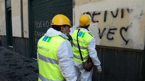 Napoli al via rimozione altarini e murales criminalità