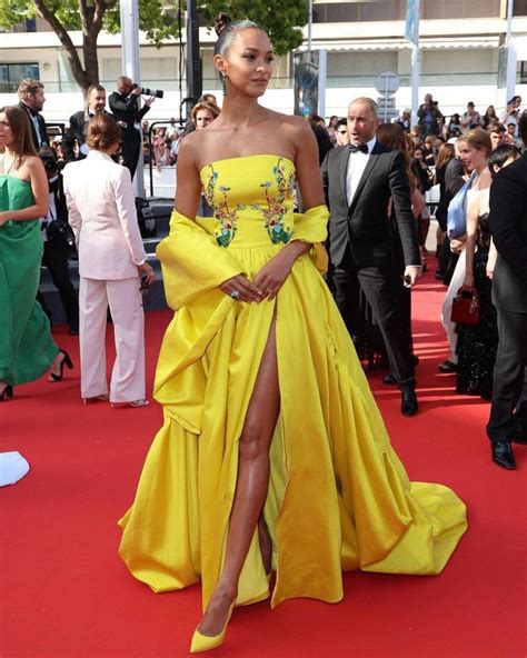 Lais Ribeiro Fan Page On Instagram Formal Dresses Long Formal