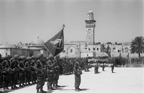 At The End Of The Six Day War Israeli Paratroopers Stand To News