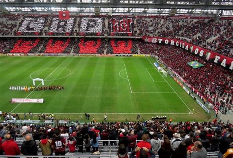 Torcida Do Atl Tico Pr Faz Um Mosaico Antes Da Partida Contra O Corinthians