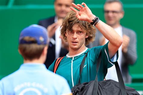 Andrey Rublev atual campeão é eliminado na primeira rodada de Monte Carlo