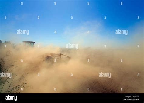 Erosion Tractor Dust Soil Hi Res Stock Photography And Images Alamy