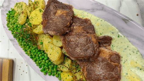 Filé De Costela Grelhado Ao Molho De Gorgonzola Com Batata E Ervilha Na