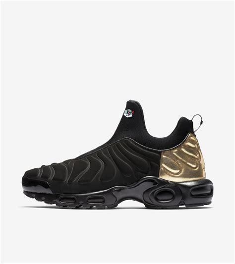 Women's Air Max Plus Slip 'Black & Metallic Gold'. Nike SNKRS