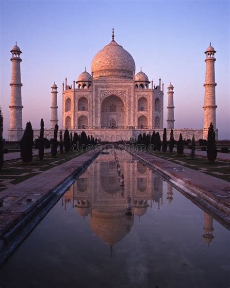 Taj Mahal En La Luz De La Puesta Del Sol Agra La India Imagen De