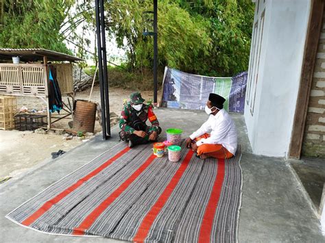 Komsos Secara Langsung Babinsa Ingatkan Warga Pentingnya Prokes Java