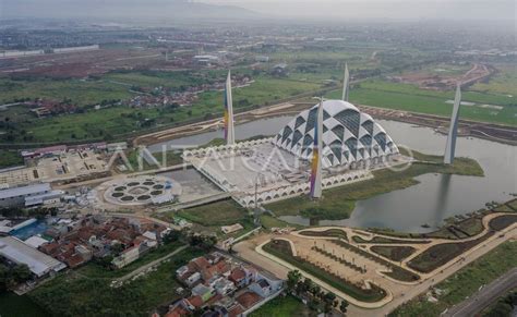 PROGRES PEMBANGUNAN MASJID AL JABBAR ANTARA Foto