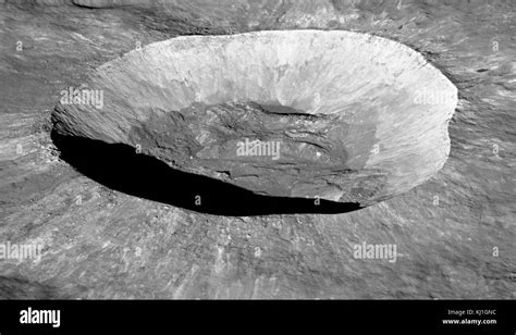 Ángulo de visión del cráter lunar Giordano Bruno de 2016 La altura y