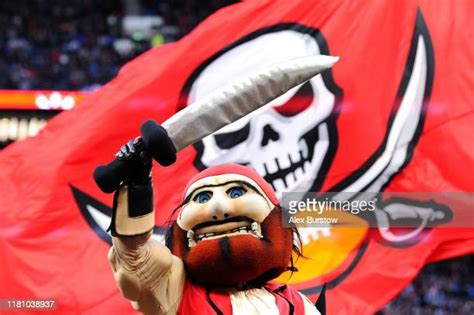 Tampa Bay Buccaneers Mascot Fotografías E Imágenes De Stock Getty Images