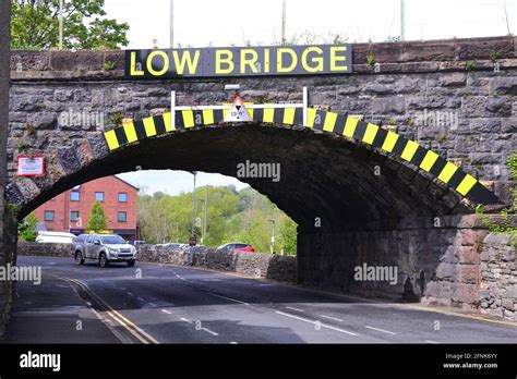 Low bridge sign hi-res stock photography and images - Alamy