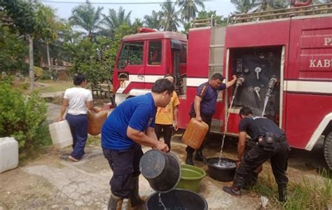 Kekeringan Walinagari Koto Padang Salurkan Air Bersih Untuk Warga