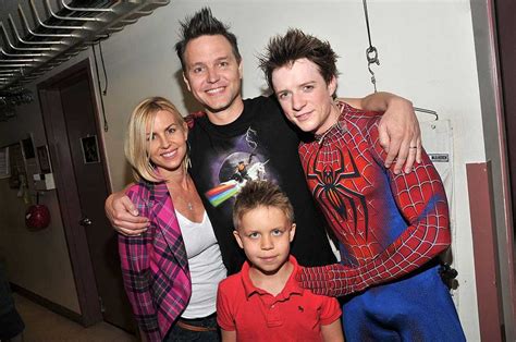 Blink 182s Mark Hoppus: net worth, wife, children, cancer, family
