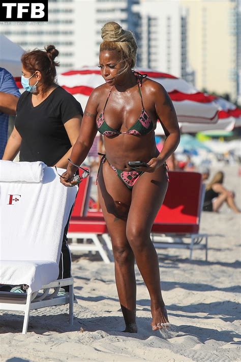 Mary J Blige On Beach Bikini 21 Pics Everydaycum💦 And The Fappening ️