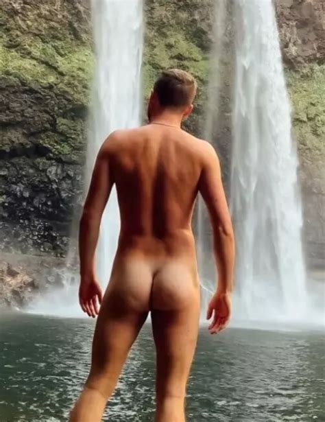 SHIRTLESS MALE MUSCULAR Naked Gay Interest Bare Butt Water Falls PHOTO