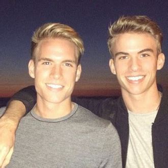Due Gemelli Modelli Ed Entrambi Gay Fanno Outing Col Padre E La Sua Reazione Commuove Il Web