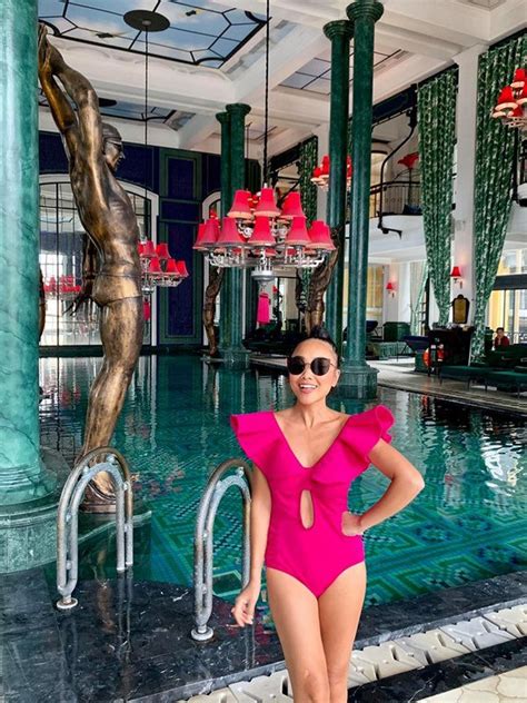 Vượt ngưỡng vẫn tự tin khoe dáng với bikini Đoan Trang khiến fan há hốc mồm vì quá đẹp