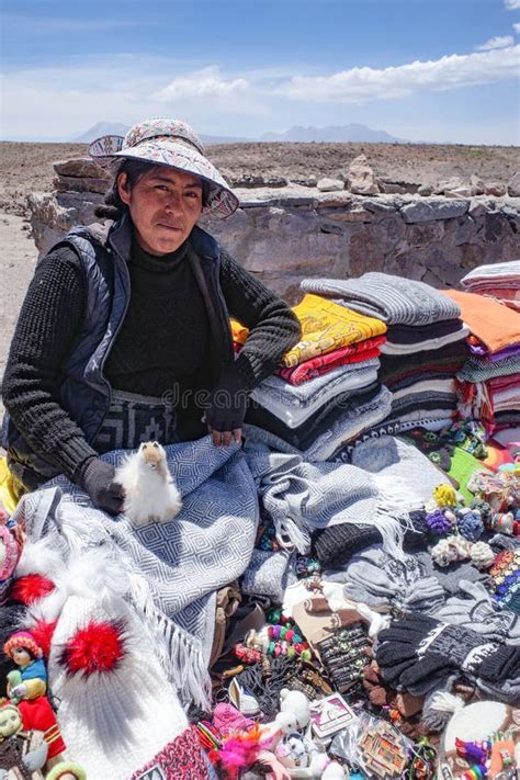 Arequipa Peru Dec Female Vendors Selling Handicrafts To