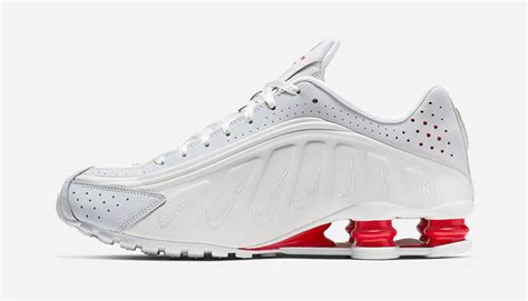 Neymar Jr Signe Deux Nouvelles Versions De La Nike Shox R4 ESSENTIAL