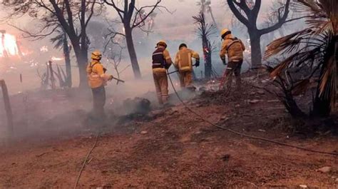 Bomberos combaten dos focos de incendio en la Provincia Redacción