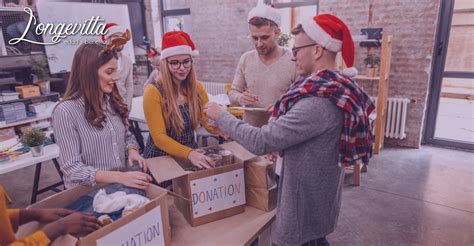 Adultos mayores Longevitta Voluntariado Navideño Haciendo la