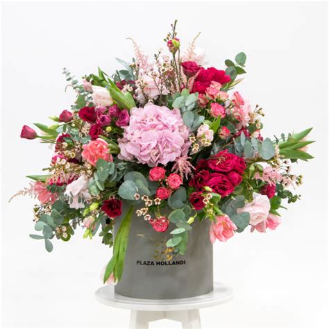 Amelia Flower Arrangement Plaza Hollandi