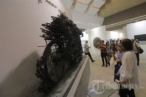 Hari Pertama Pameran Seni Art Jakarta Foto