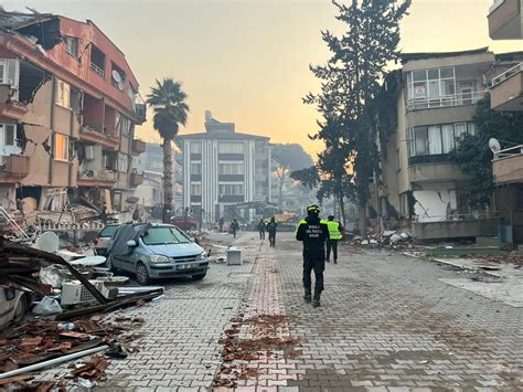 Terremoto In Turchia I Morti Superano Quota 14 Mila Salvato Un