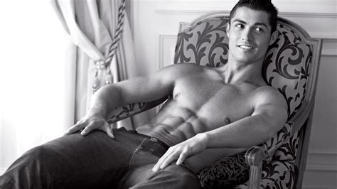 Football Superstar Cristiano Ronaldo Becomes Instagrams Biggest Earner