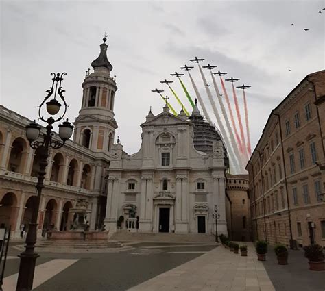 Spettacolo Frecce Tricolori La Pioggia Fa Anticipare Il Sorvolo Foto