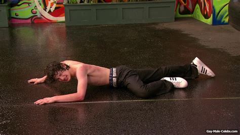 Matt Bennett Shirtless Scenes In Victorious Gay Male Celebs