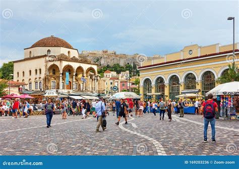 Plaza Monastiraki En El Casco Antiguo De Atenas Foto Editorial Imagen