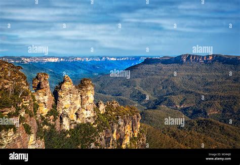 Three sisters rock formation hi-res stock photography and images - Alamy