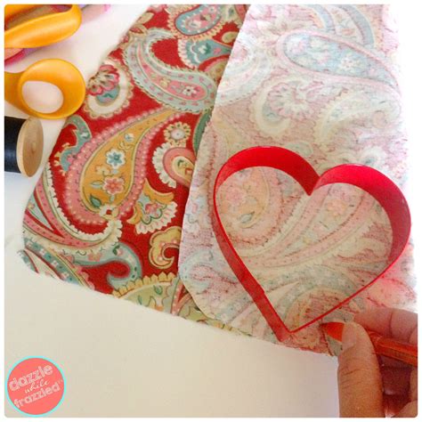 Diy Fabric Heart Decorations Dazzlewhilefrazzled Fabric Hearts