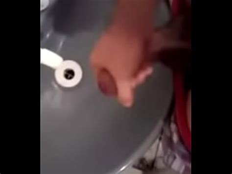 Punhetando No Banheiro Xvideos