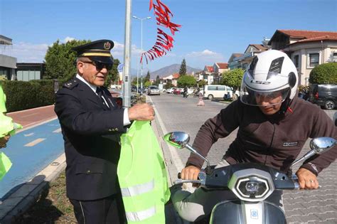 Fethiyede Motosiklet S R C Lerine Reflektif Yelek Da T Ld Bodrum