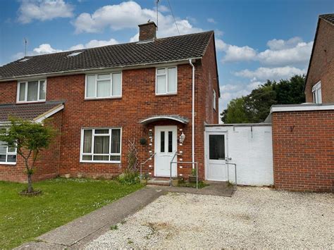 Hartshill Road Tadley Rg26 3 Bed Semi Detached House £340 000