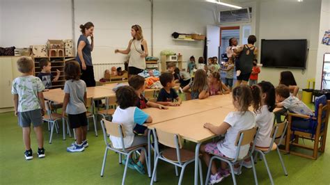 Prop d un milió d alumnes d infantil primària i ESO tornen a les aules