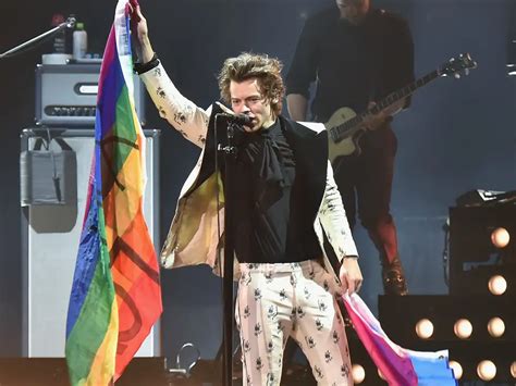 Eternals Star Harry Styles Helps Fan In Coming Out As Gay During Live Concert Becomes LGBT Icon