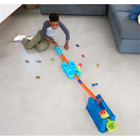Hot Wheels Track Builder v kufříku Světle modré víko Maxíkovy hračky