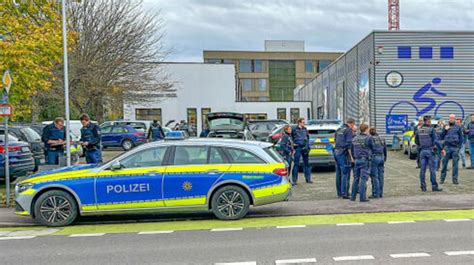 Offenburg Polizeieinsatz in Schule Schüler nach Angriff tot STERN de