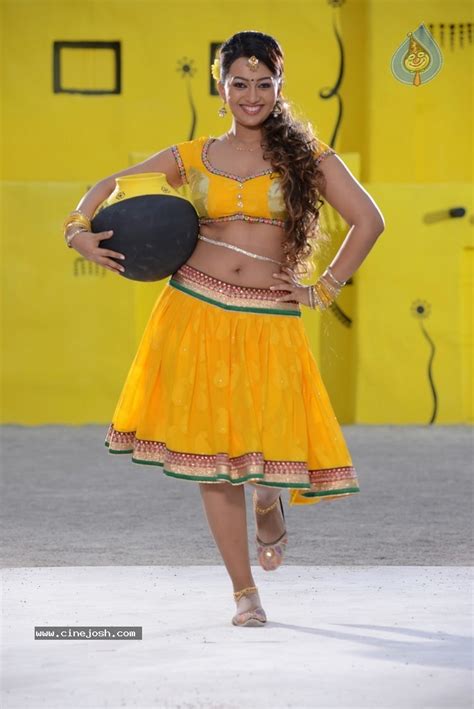 Ester Noronha New Hot Photos Photo Of