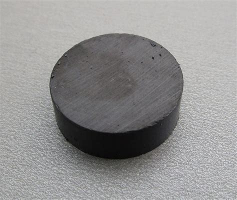 Ferirový magnet plný | TOPGEO