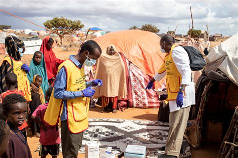 Who Somalia April 2022 Health Workers Prepare Vaccines Flickr